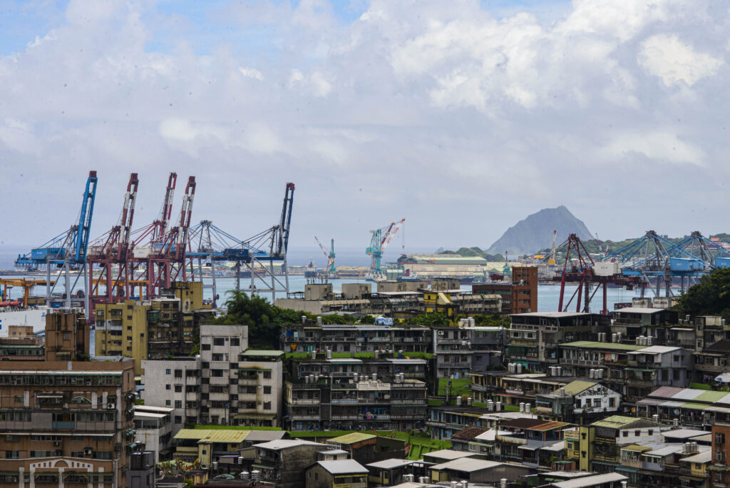 Vue de la ville de keelung à taiwan avec son port en arriere plan